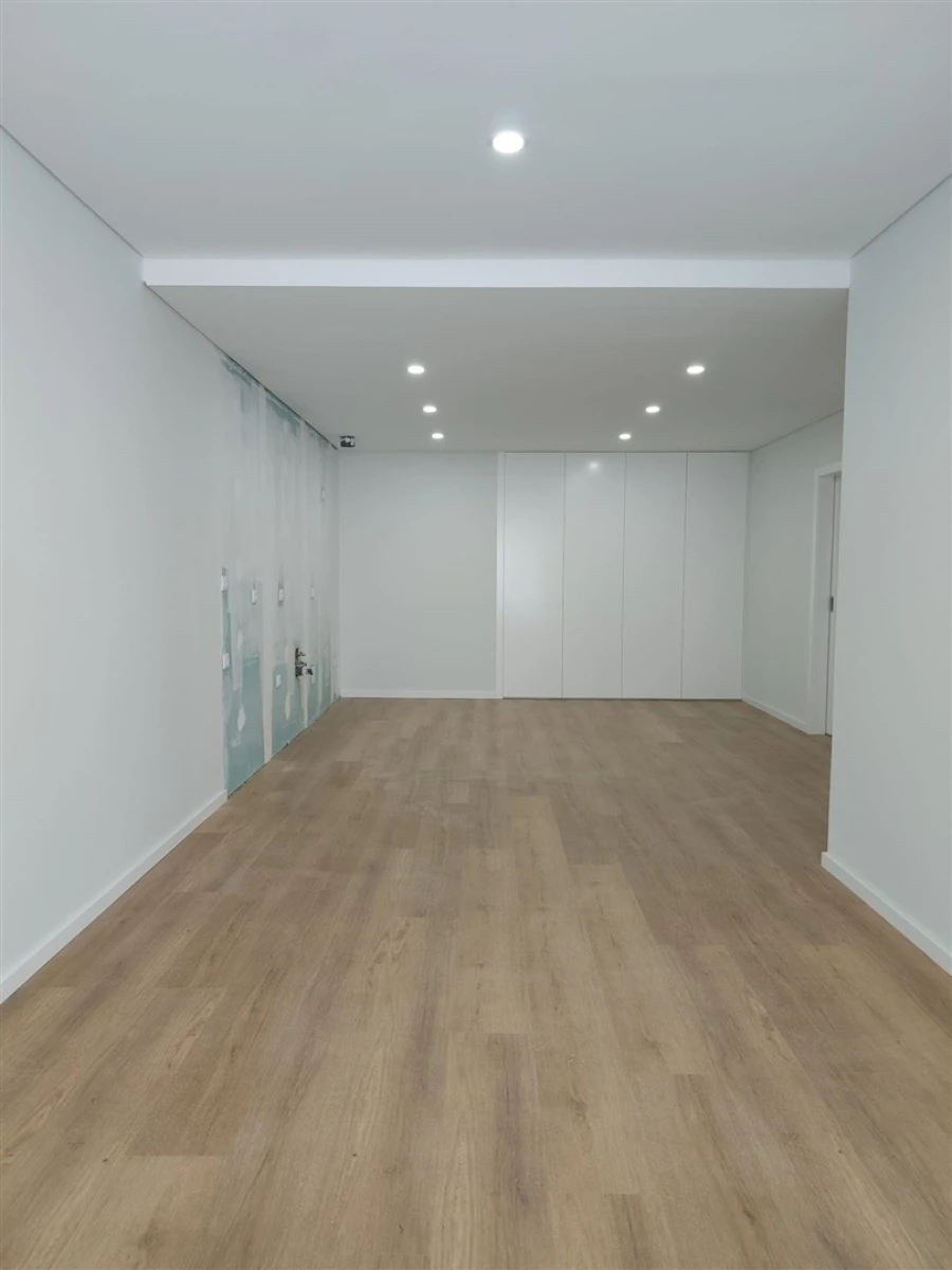 Apartamento T2 para Venda em Azurem Foto 32