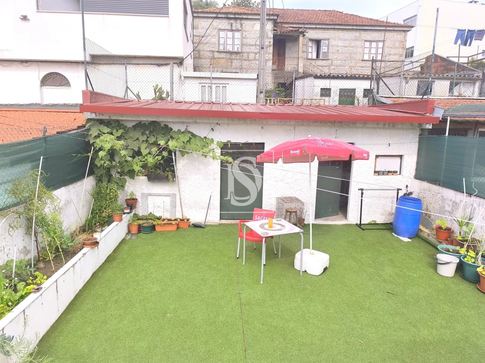 Moradia T2 para Venda em Creixomil Foto 1