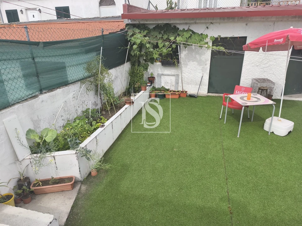 Moradia T2 para Venda em Creixomil Foto 3
