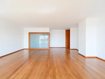 Apartamento T3 para Arrendamento em Arcozelo