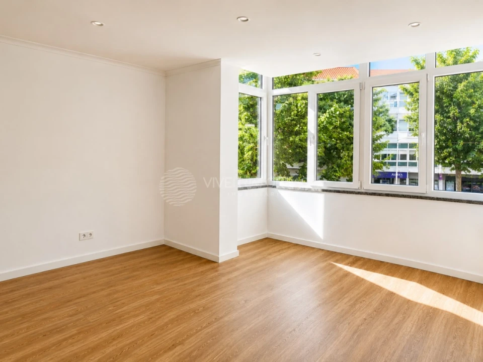 Apartamento T3 para Venda em Almada, Cova da Piedade, Pragal e Cacilhas Foto 1
