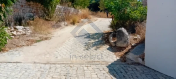 Moradia T5 para Venda em Santa Barbara de Nexe