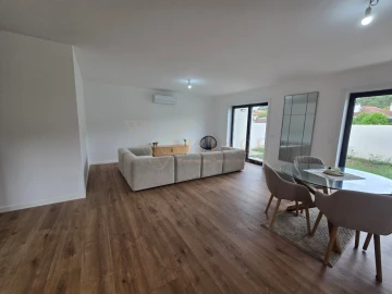Moradia T2 para Venda em Reboreda e Nogueira