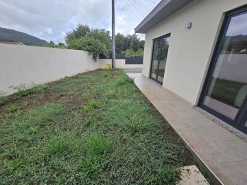 Moradia T2 para Venda em Reboreda e Nogueira