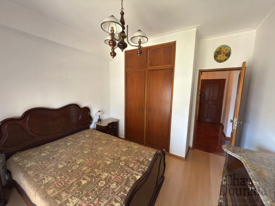 Apartamento T2 para Arrendamento em Santo Antonio dos Olivais Foto 11