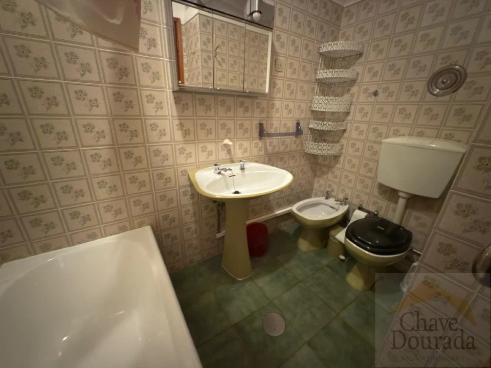 Apartamento T2 para Arrendamento em Santo Antonio dos Olivais Foto 12