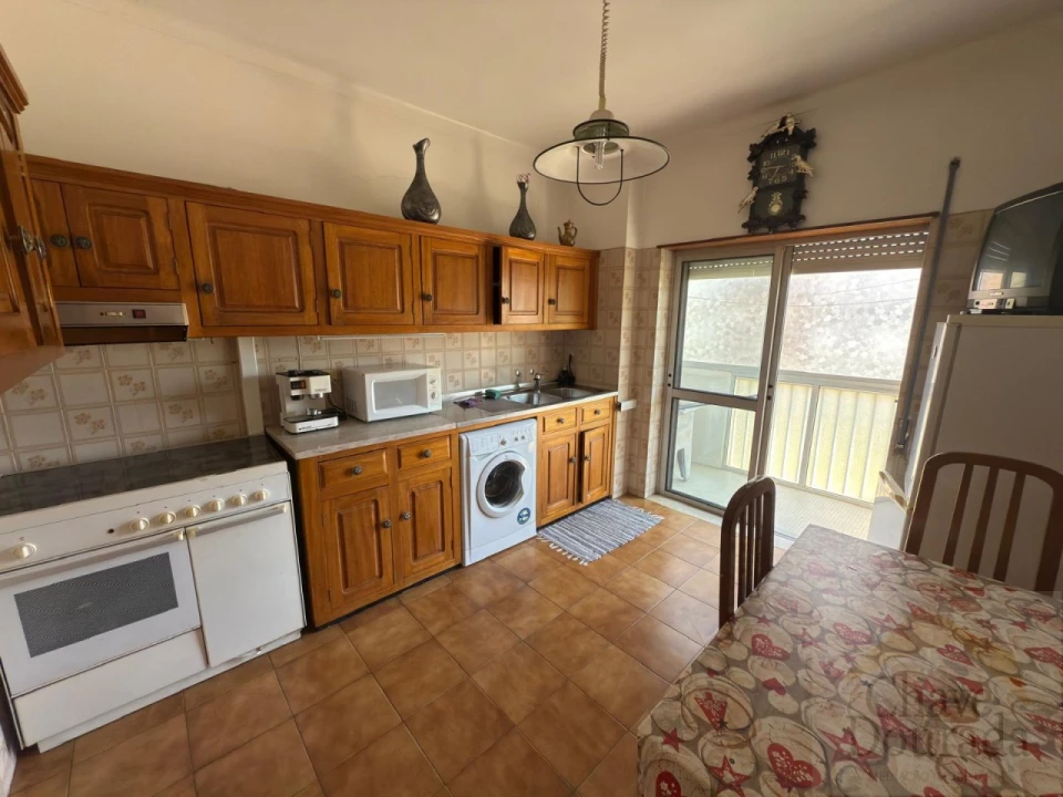 Apartamento T2 para Arrendamento em Santo Antonio dos Olivais Foto 3