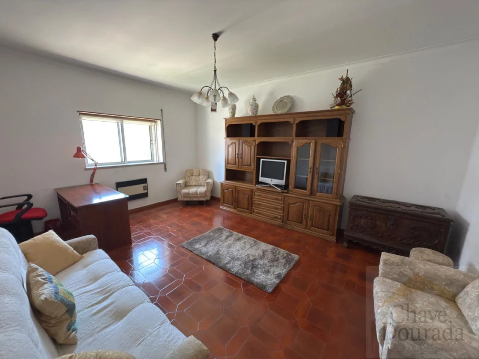 Apartamento T2 para Arrendamento em Santo Antonio dos Olivais Foto 2