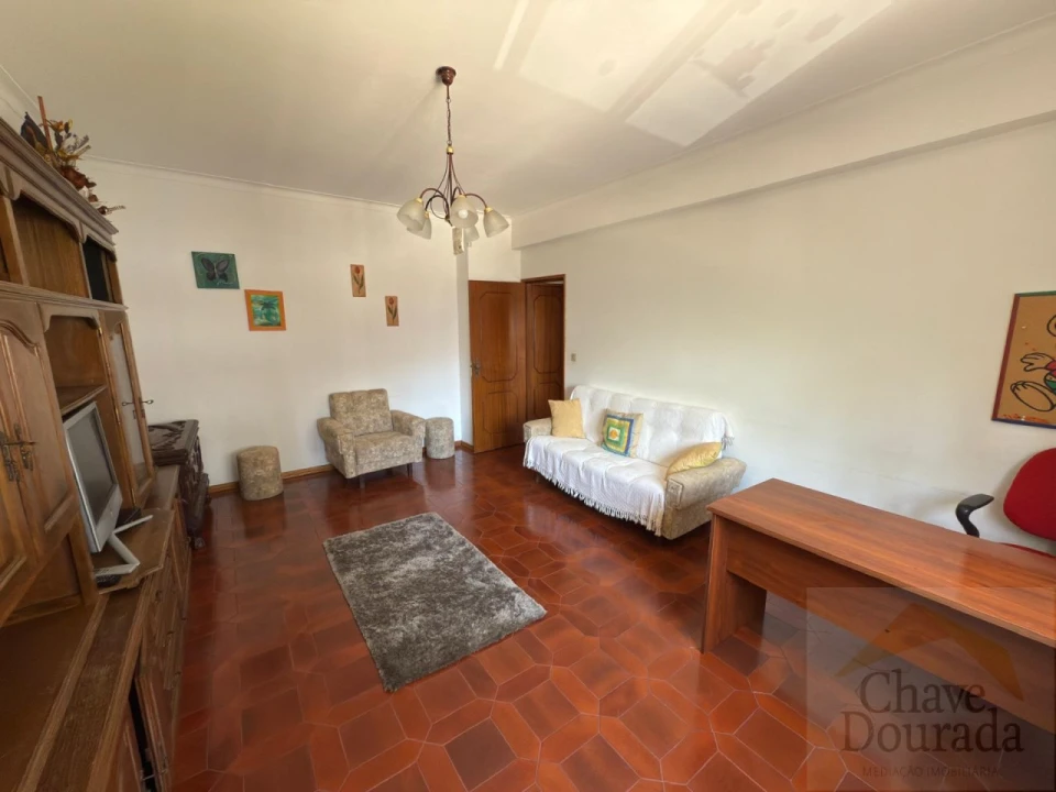 Apartamento T2 para Arrendamento em Santo Antonio dos Olivais Foto 1
