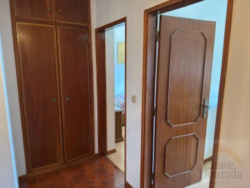 Apartamento T2 para Arrendamento em Santo Antonio dos Olivais