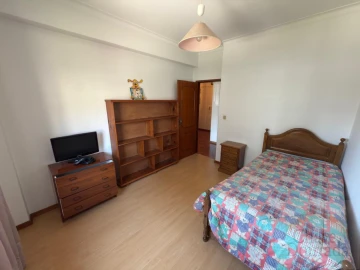 Apartamento T2 para Arrendamento em Santo Antonio dos Olivais