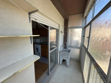 Apartamento T2 para Arrendamento em Santo Antonio dos Olivais