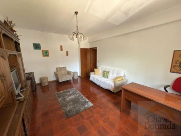 Apartamento T2 para Arrendamento em Santo Antonio dos Olivais