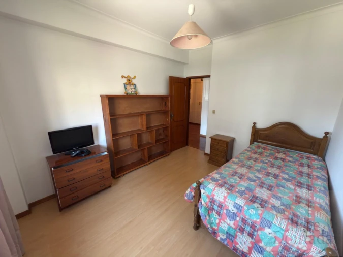 Apartamento T2 para Arrendamento em Santo Antonio dos Olivais Foto 9