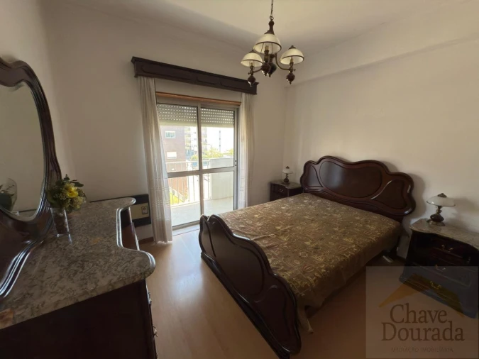 Apartamento T2 para Arrendamento em Santo Antonio dos Olivais Foto 10