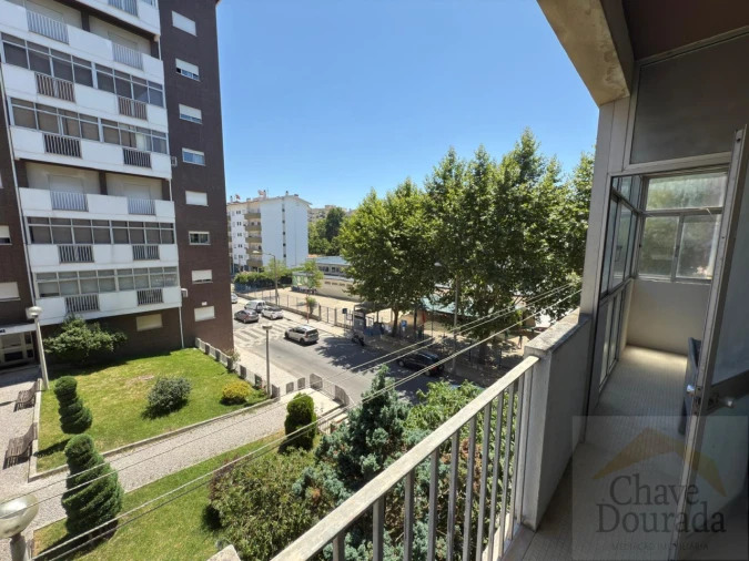 Apartamento T2 para Arrendamento em Santo Antonio dos Olivais Foto 16