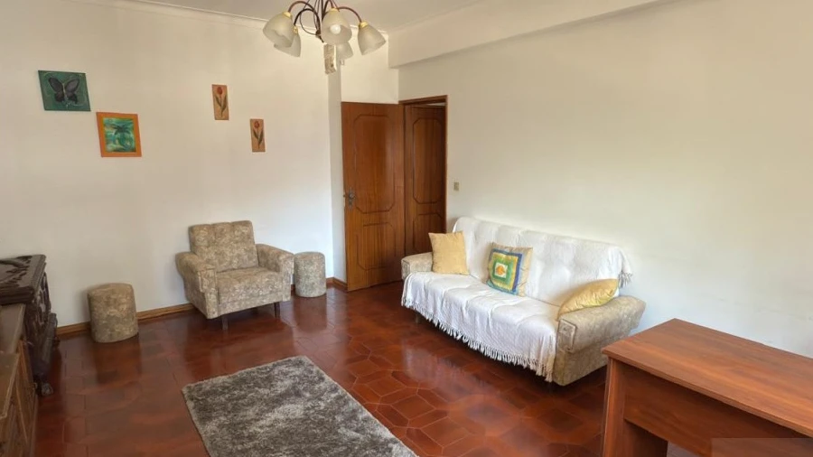 Apartamento T2 para Arrendamento em Santo Antonio dos Olivais