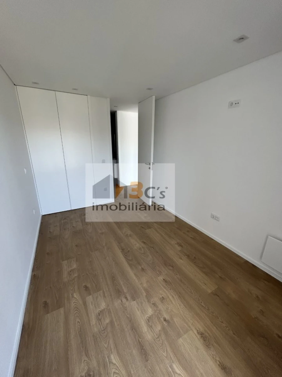 Apartamento T1 para Arrendamento em Paranhos Foto 8