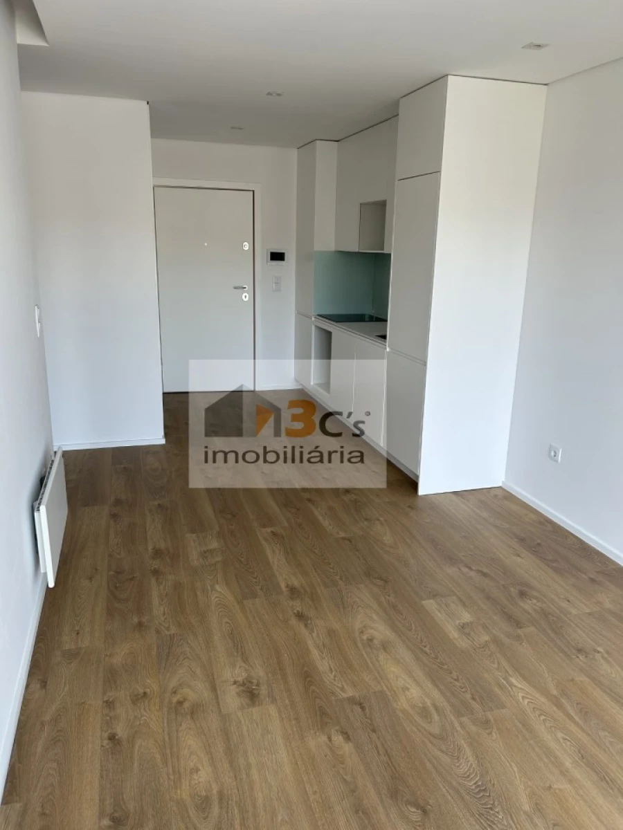 Apartamento T1 para Arrendamento em Paranhos Foto 5