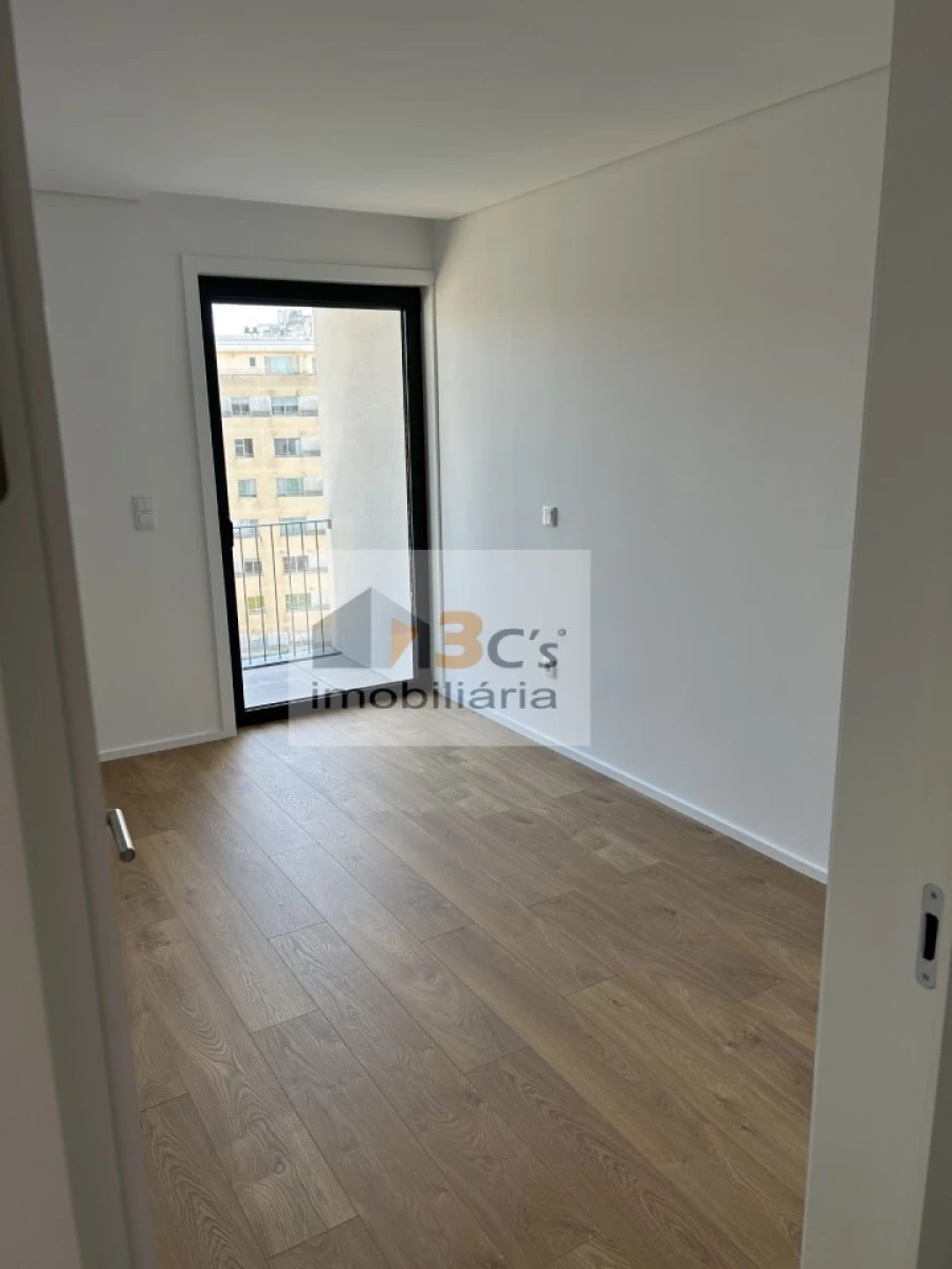 Apartamento T1 para Arrendamento em Paranhos Foto 10