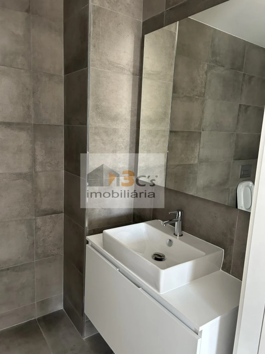 Apartamento T1 para Arrendamento em Paranhos Foto 13