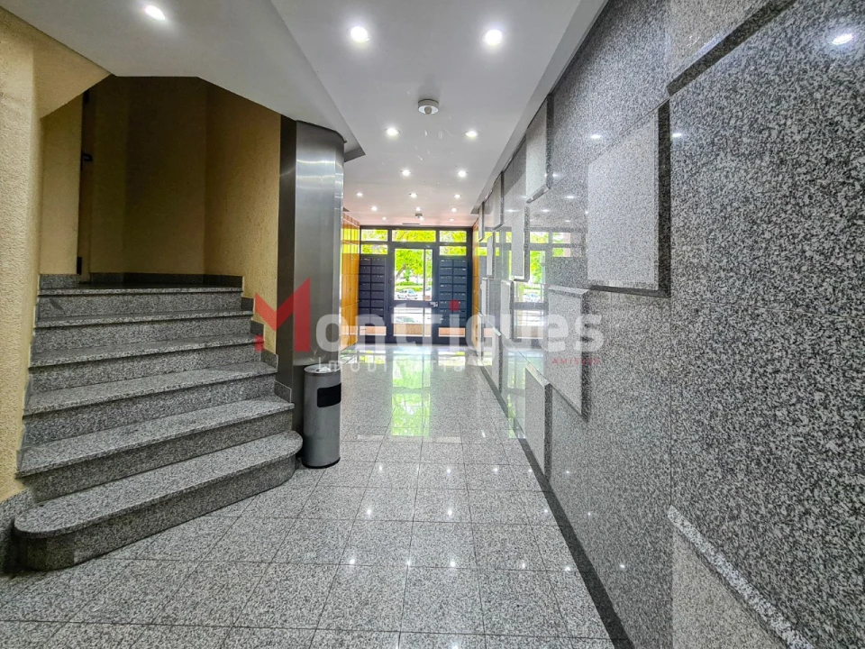 Apartamento T4 para Venda em Parque das Nações Foto 3