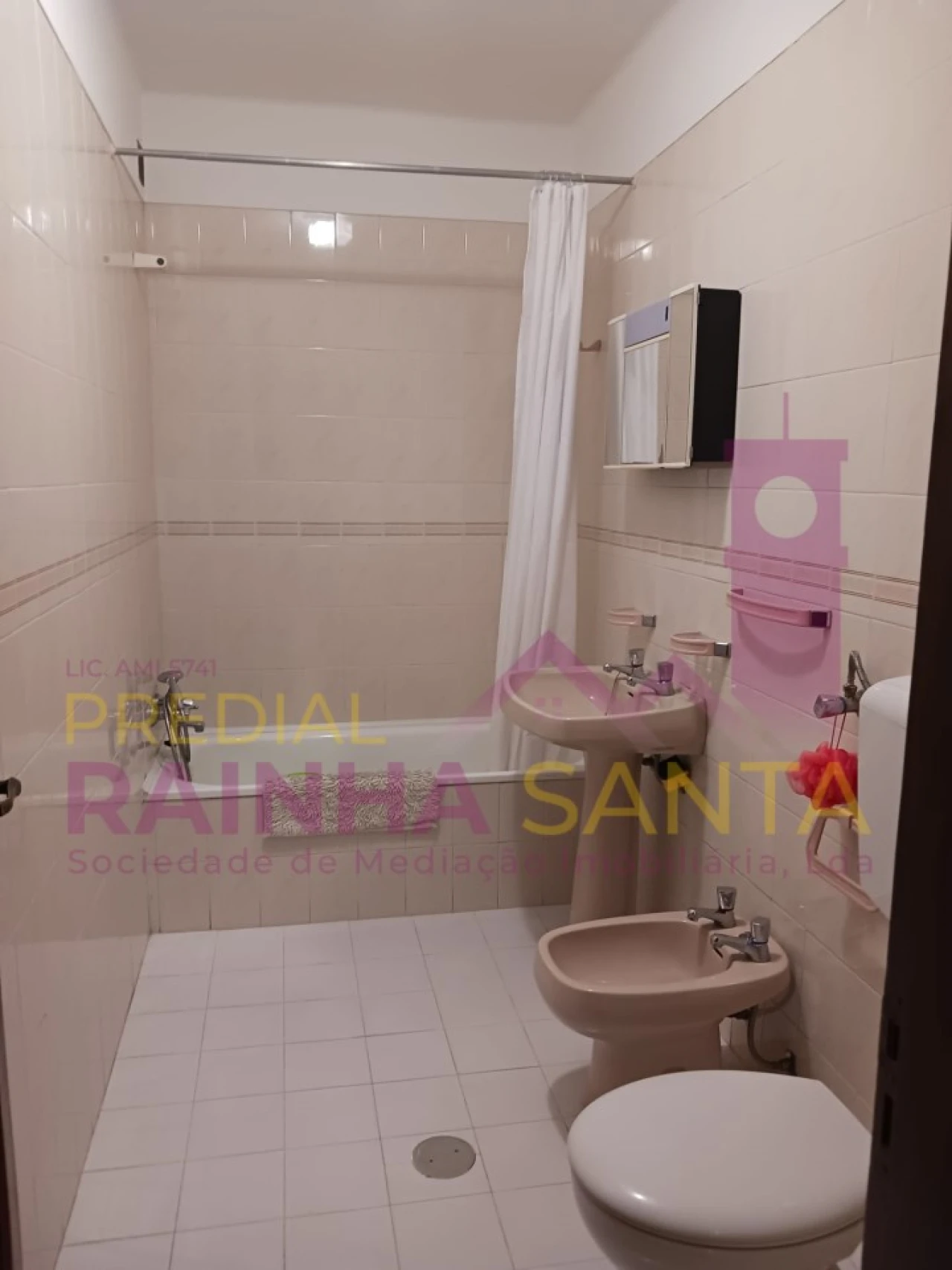 Quarto para Arrendamento em Santo Antonio dos Olivais Foto 3