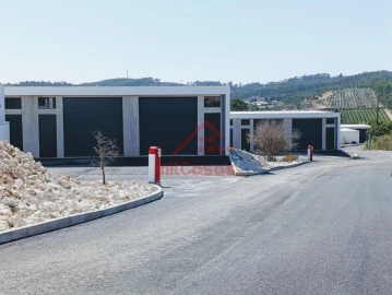 Garagem para Arrendamento em Santa Maria, São Pedro e Matacães
