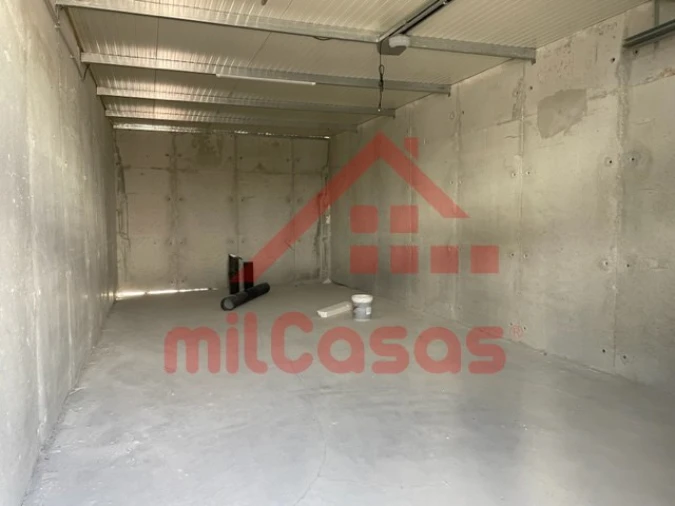 Garagem para Arrendamento em Santa Maria, São Pedro e Matacães Foto 5