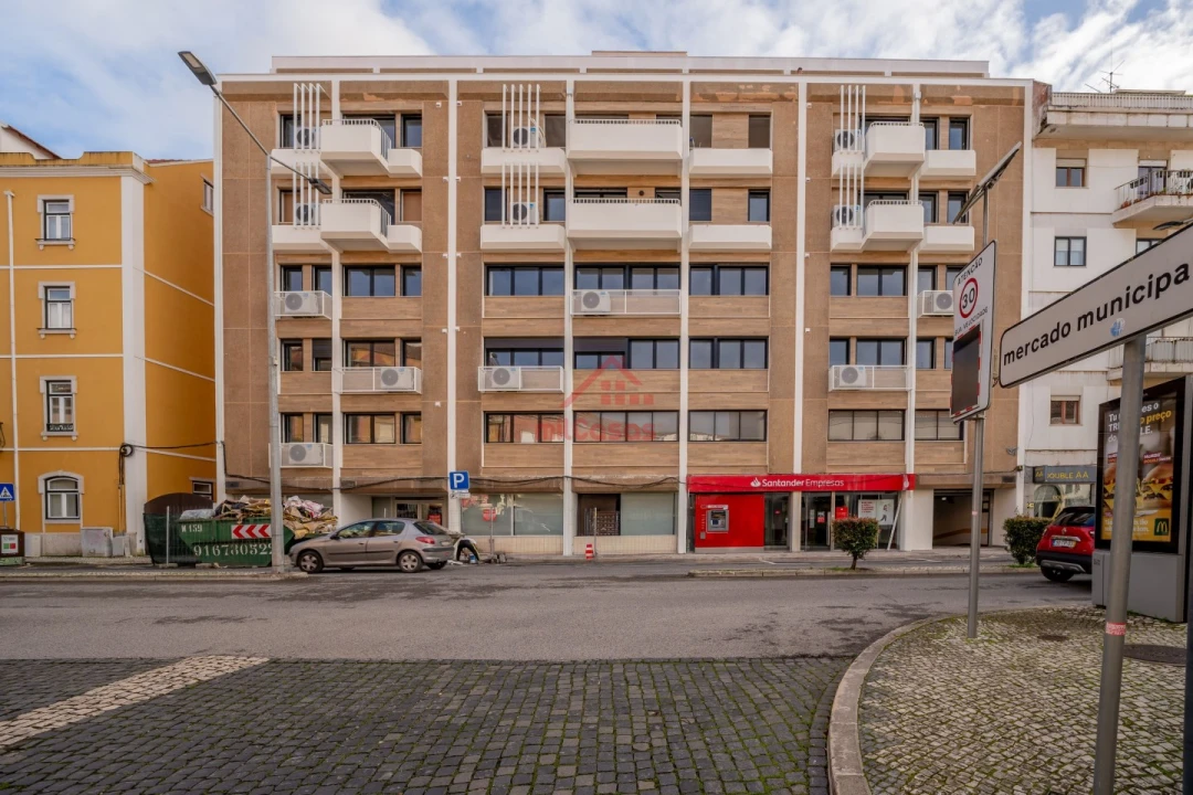 Apartamento T2 para Arrendamento em Santa Maria, São Pedro e Matacães Foto 1