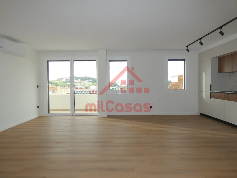 Apartamento T2 para Arrendamento em Santa Maria, São Pedro e Matacães Foto 4
