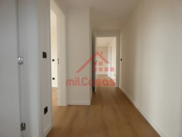 Apartamento T2 para Arrendamento em Santa Maria, São Pedro e Matacães