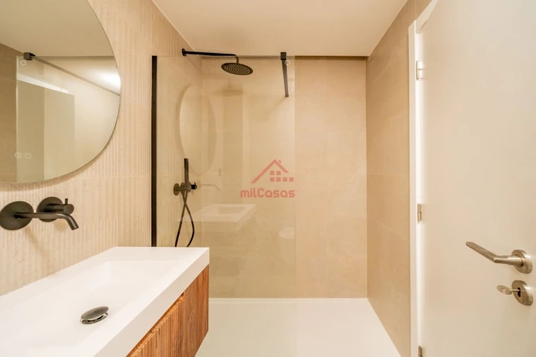 Apartamento T2 para Arrendamento em Santa Maria, São Pedro e Matacães Foto 13