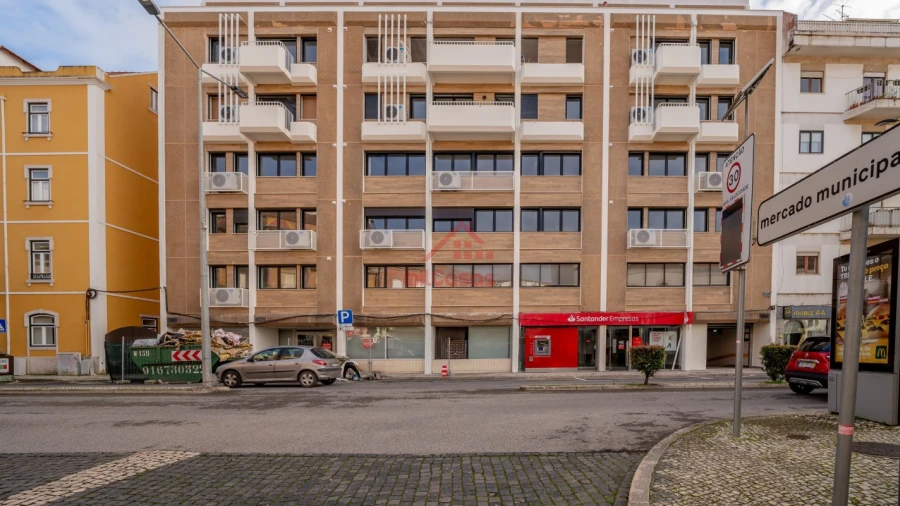 Apartamento T2 para Arrendamento em Santa Maria, São Pedro e Matacães