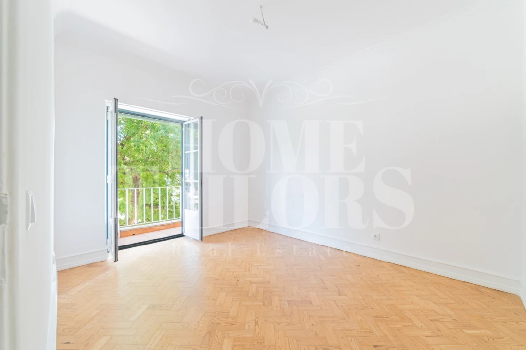Apartamento T2 para Arrendamento em Alvalade Foto 2