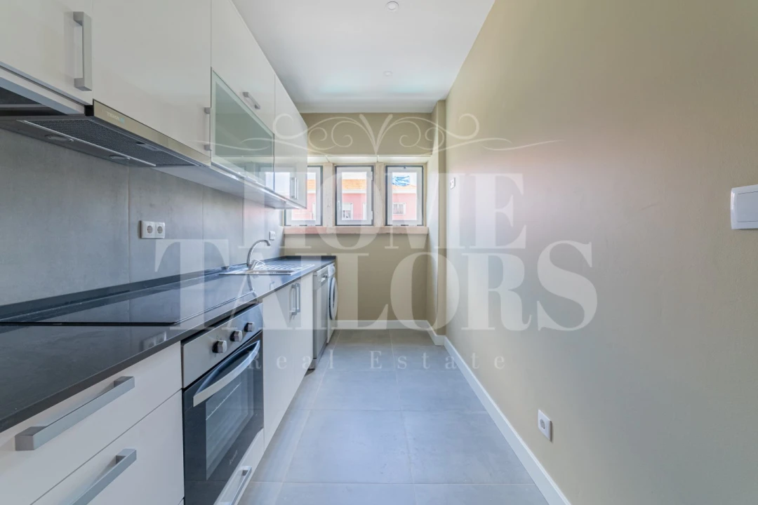 Apartamento T2 para Arrendamento em Alvalade Foto 9