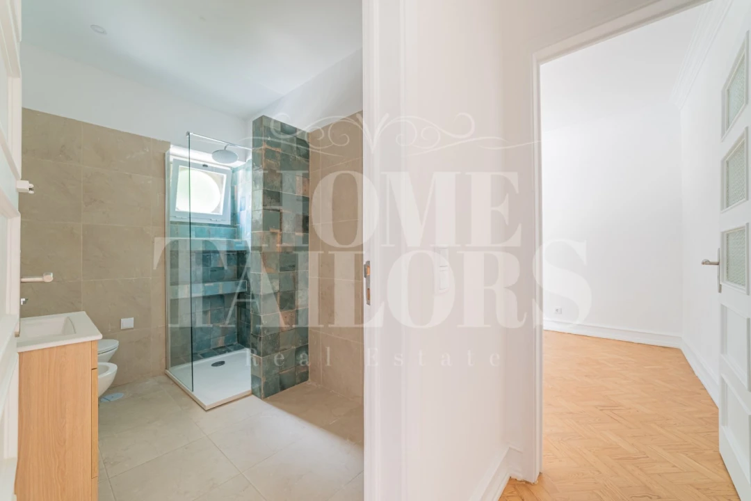 Apartamento T2 para Arrendamento em Alvalade Foto 17