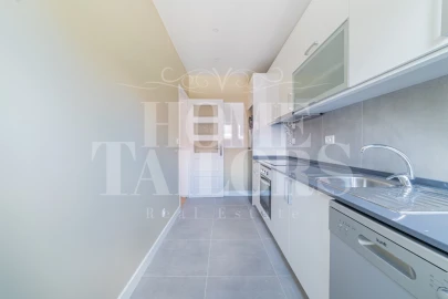 Apartamento T2 para Arrendamento em Alvalade