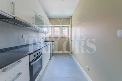 Apartamento T2 para Arrendamento em Alvalade