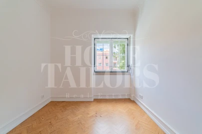 Apartamento T2 para Arrendamento em Alvalade