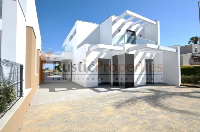 Moradia T3 para Venda em Quarteira