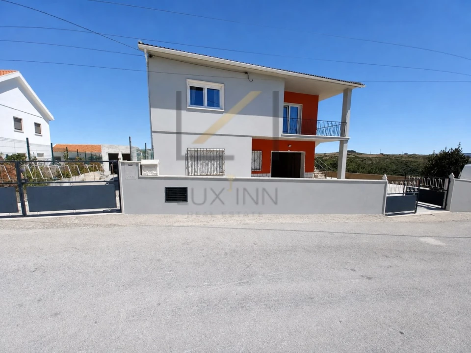 Moradia T4 para Venda em Igreja Nova e Cheleiros Foto 50