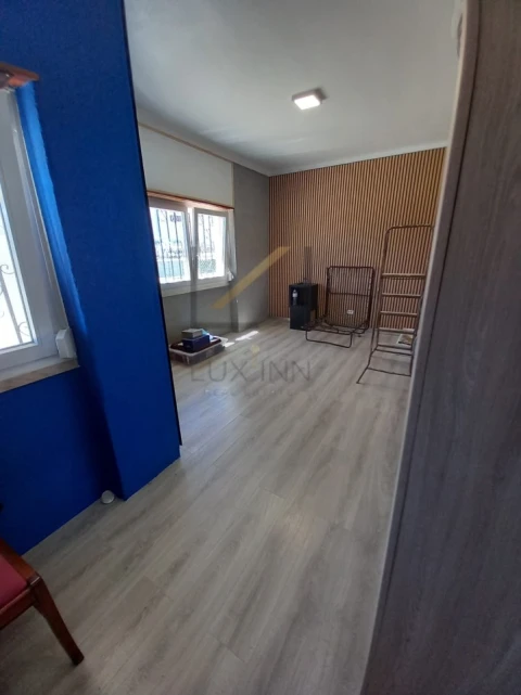 Moradia T4 para Venda em Igreja Nova e Cheleiros