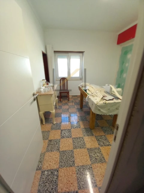 Moradia T4 para Venda em Igreja Nova e Cheleiros