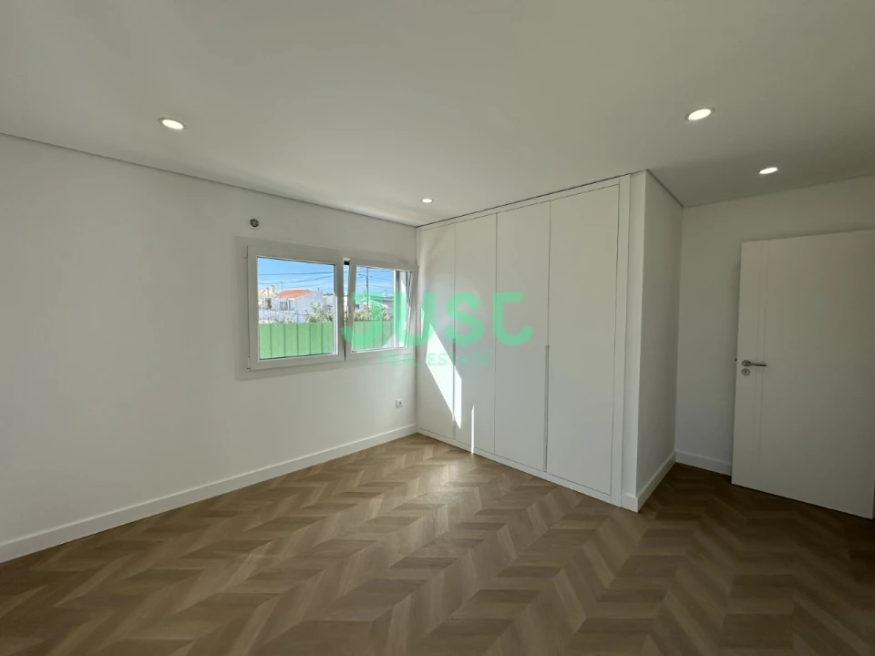 Moradia T3 para Venda em Fernao Ferro Foto 23