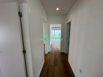 Moradia T4 para Venda em Fernao Ferro