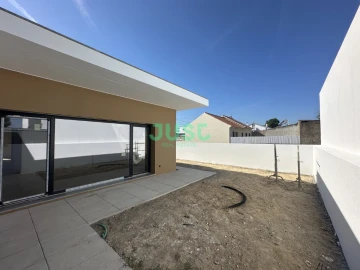 Moradia T3 para Venda em Fernao Ferro