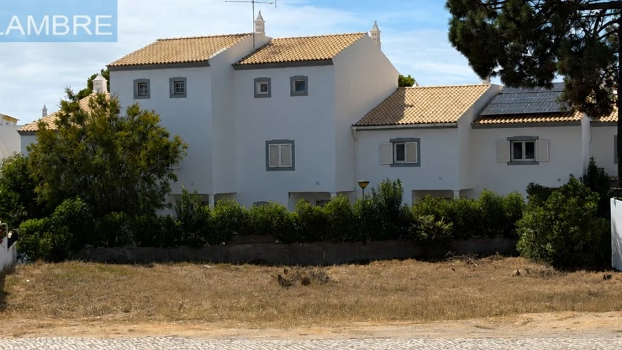 Terreno para Venda em Albufeira e Olhos de Água