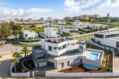 Moradia T5 para Venda em Lagos (São Sebastião e Santa Maria)