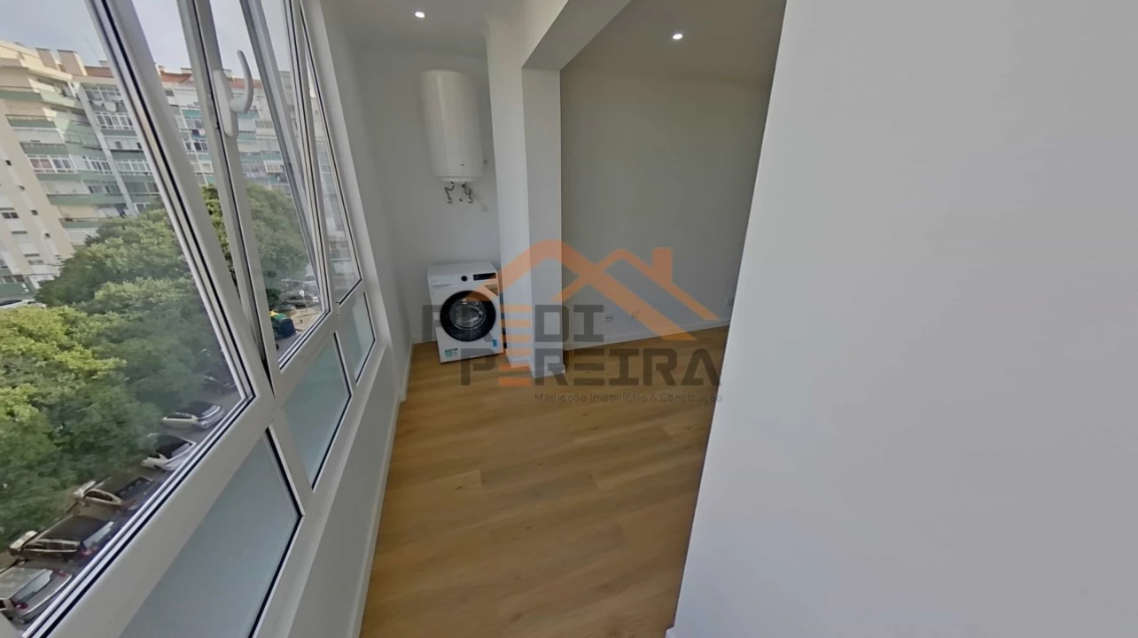 Apartamento T1 para Venda em Águas Livres Foto 7